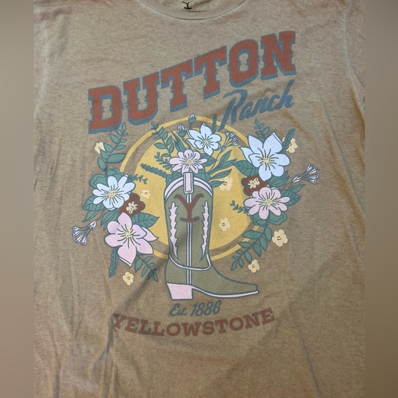 Yellowstone Dutton Ranch Tee with flowers and boot western graphics in tan, pink - Picture 4 of 9
